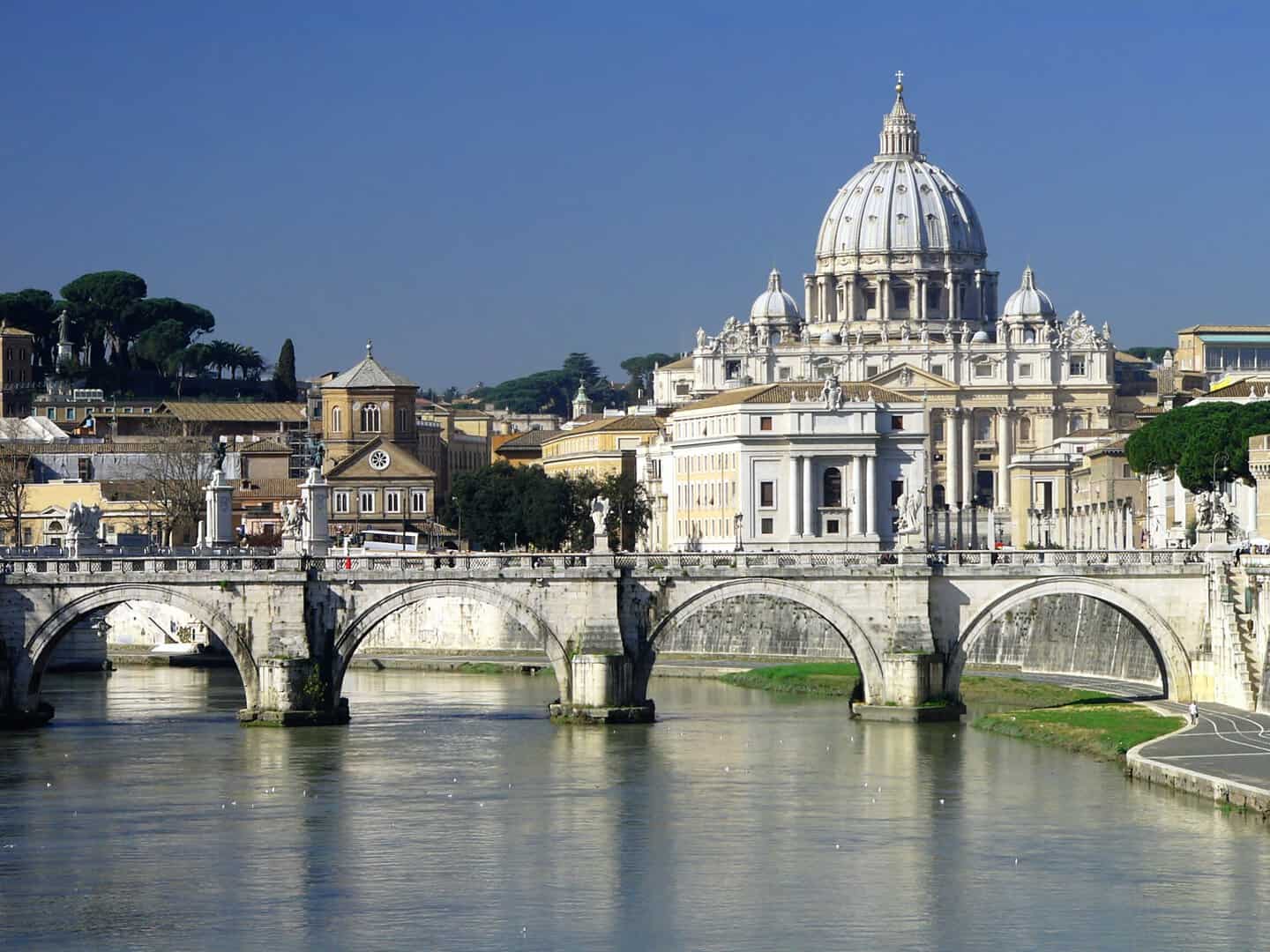 Meteo Roma: sole e caldo fino a GIUGNO, ma MARTEDÌ porta pioggia
