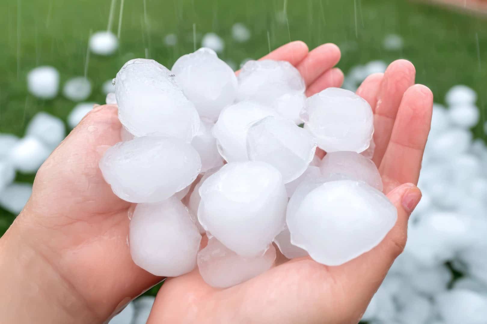 Meteo, grandinate giganti colpiscono l’Italia