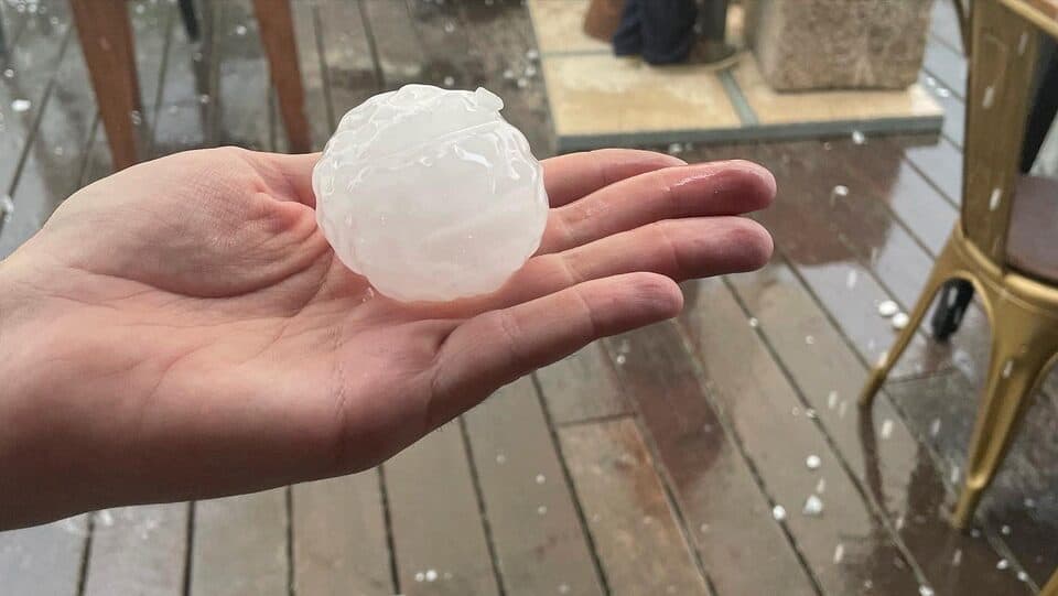 Video della furiosa grandinata nella Riviera romagnola