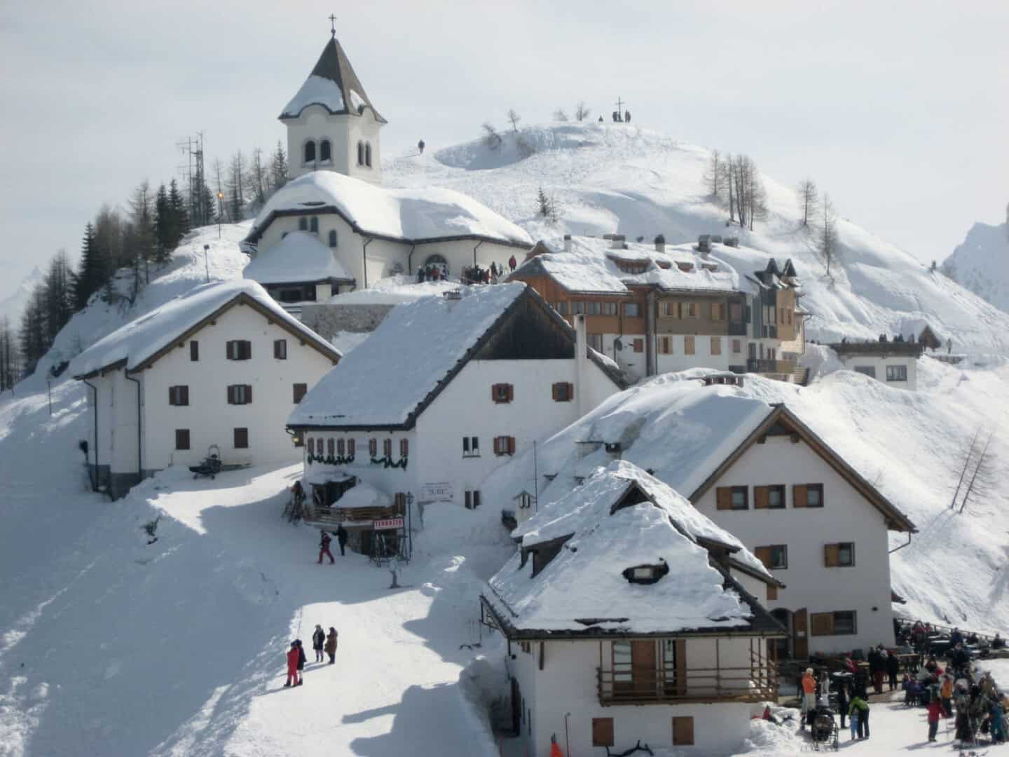 Già seppolto di neve il Monte Lussari, dove si trova e perché nevica tanto
