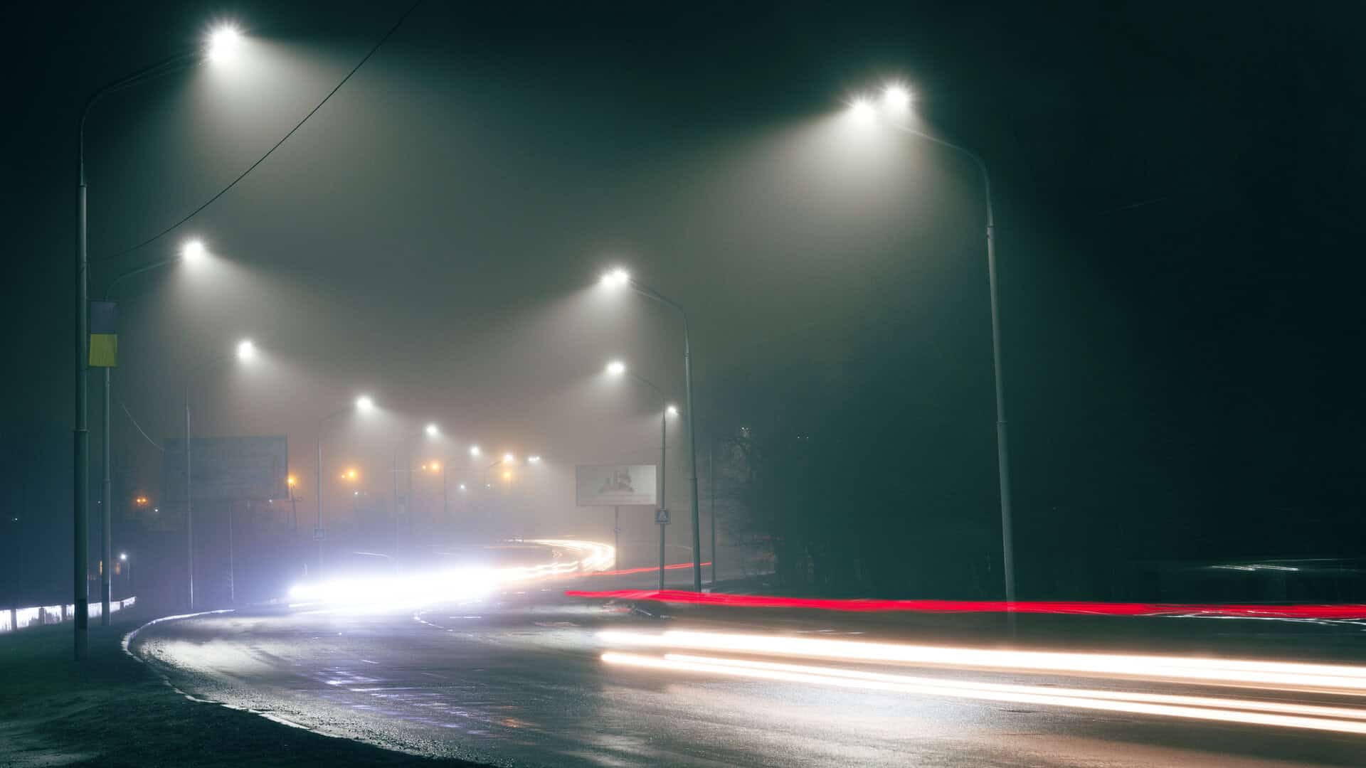 Attenzione agli spostamenti notturni e di primo mattino, le nebbie possono risultare molto insidiose. ID 107218924 © Oleksandr Kliuiev | Dreamstime.com