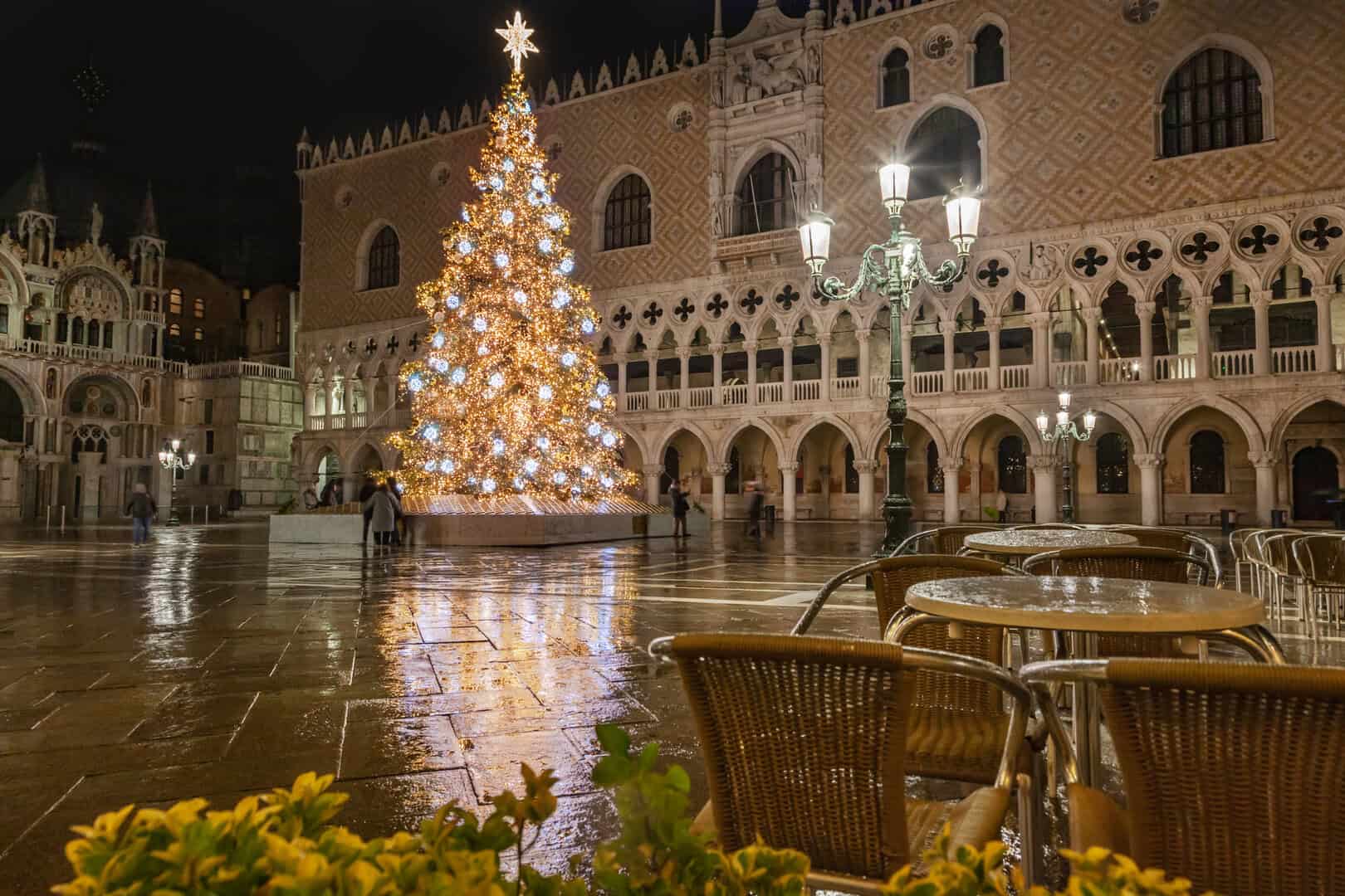 Venezia d’Inverno: nebbia, luci e passi nell’acqua. Spendida a Dicembre, Natale e Capodanno