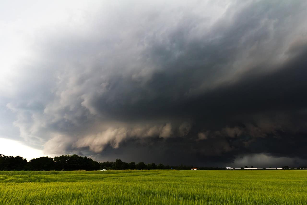 dertobisturmjagd thunderstorm 4407926 1280