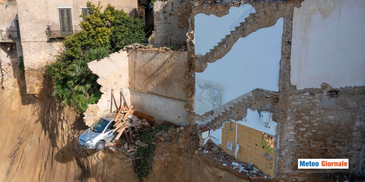 Frana di Niscemi, precipita l’auto simbolo del disastro
