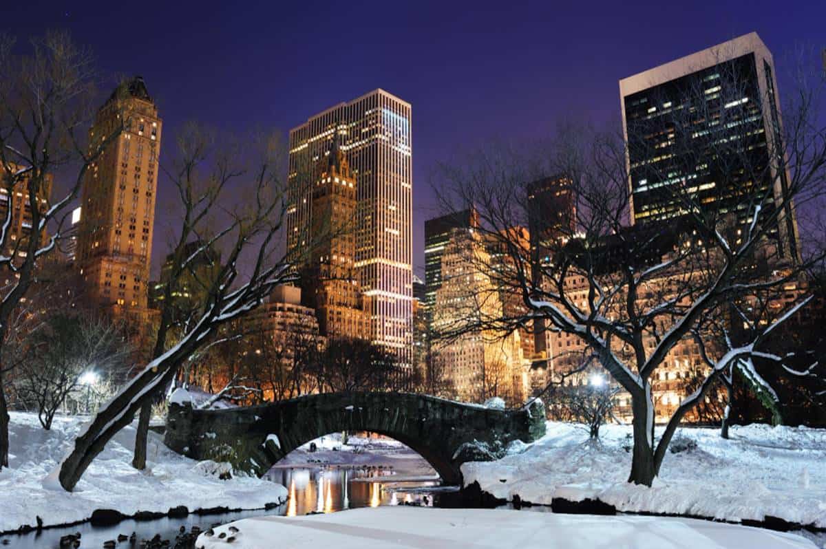 Meteo folle negli USA, mezzo metro di neve a New York, Estate a Dallas