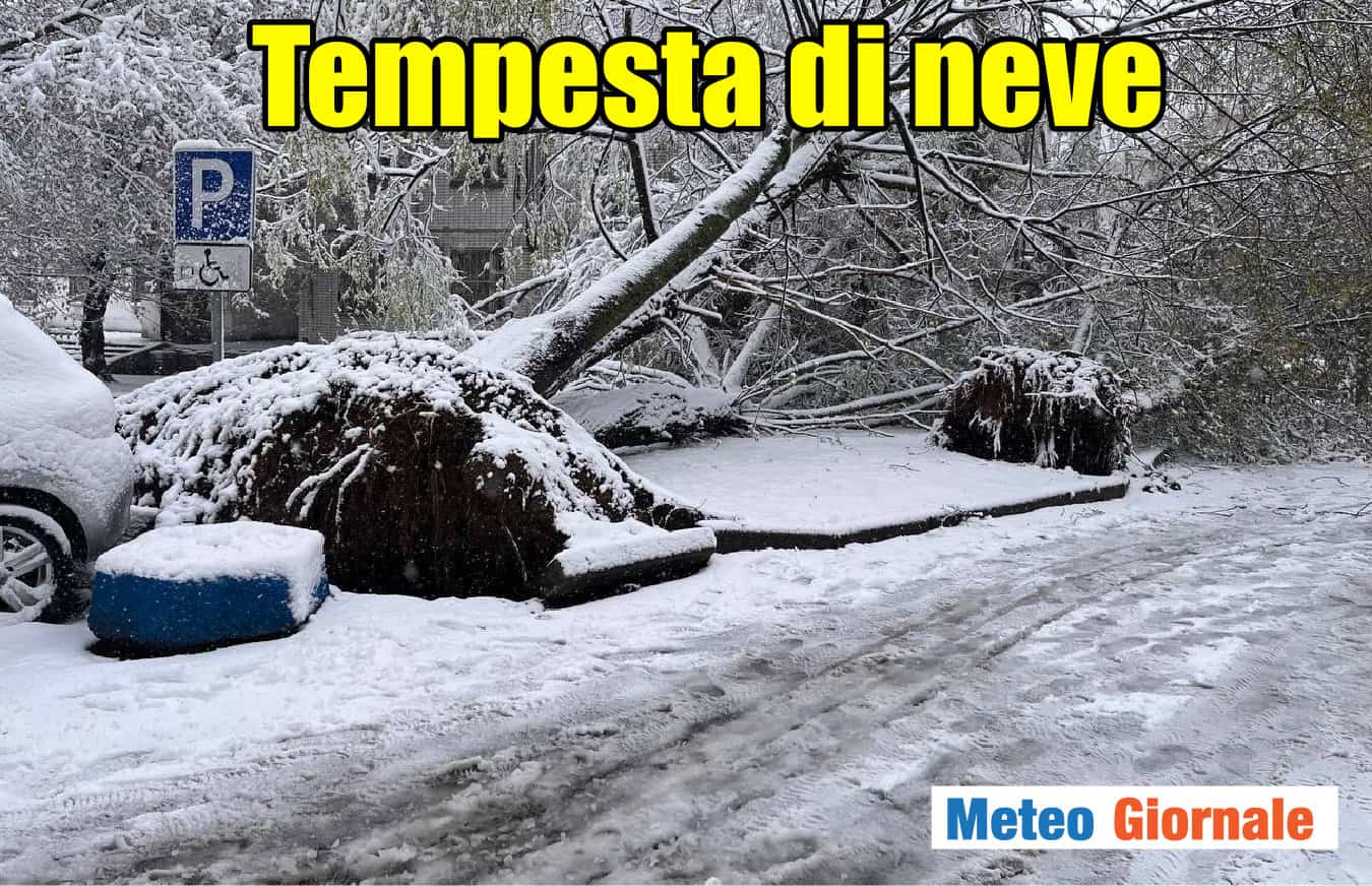 Mosca, tempesta di neve da record: vento a 130 km/h