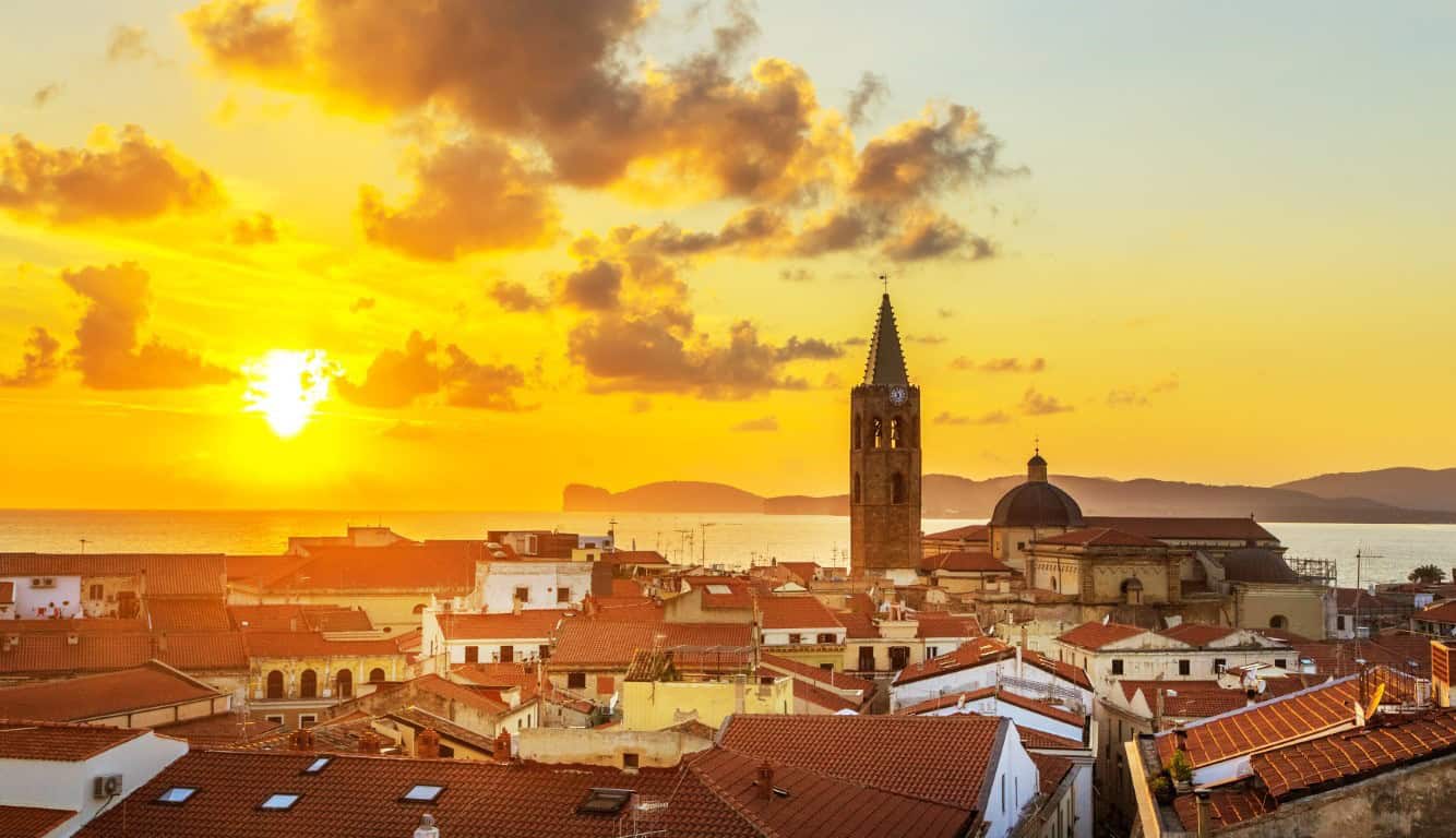 Alghero: vie catalane e quei tramonti che non si scordano