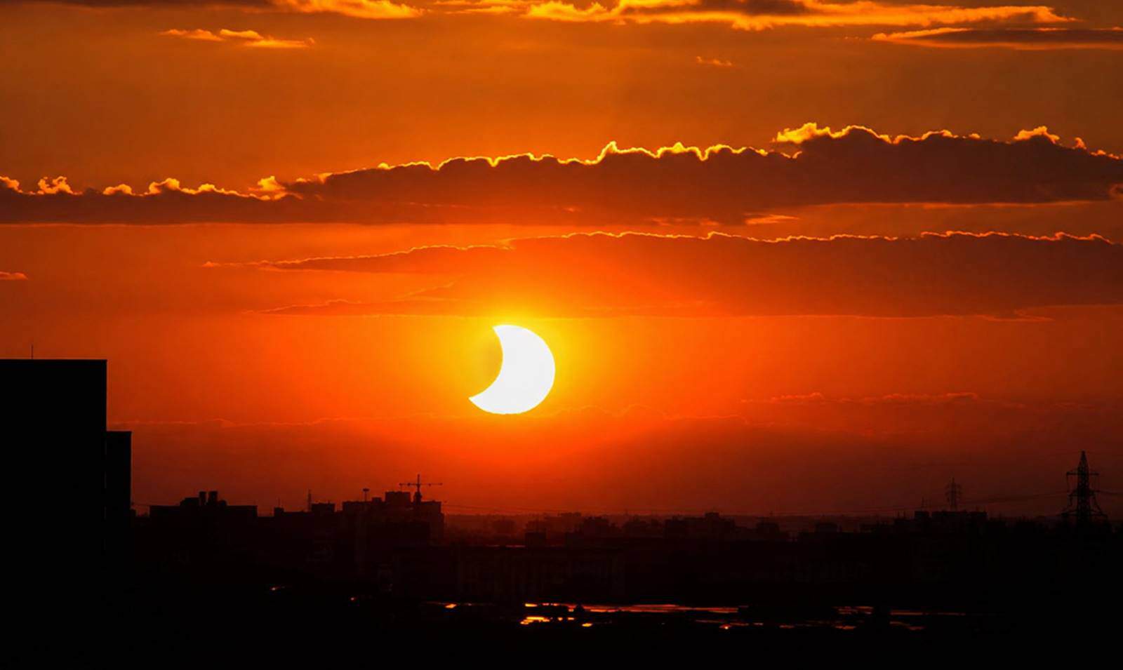 Eclissi di Sole al tramonto, lo spettacolo visibile in Italia il 12 Agosto
