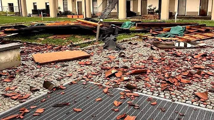 Nubifragi, vento a 150 km/h: il Nord Italia sotto temporali, Sardegna a 38°C ma c'è una minaccia 20 Nubifragi, vento a 150 km/h: il Nord Italia sotto temporali, Sardegna a 38°C ma c’è una minaccia