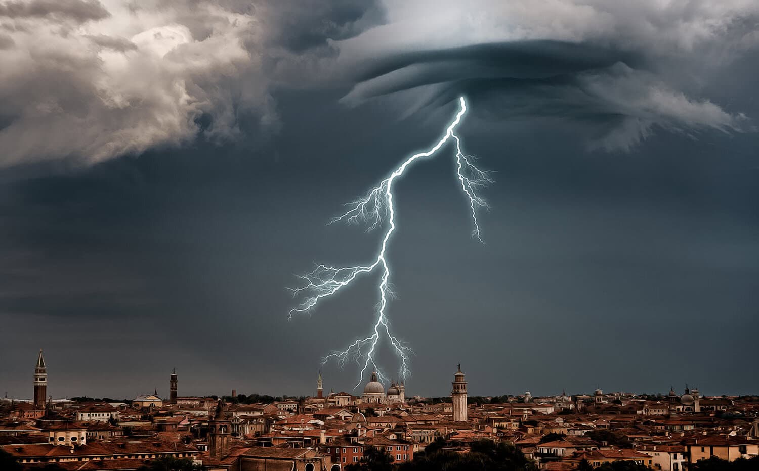 Val Padana, perché da Ottobre a Marzo il temporale sparisce 1 I temporali per oltre sei mesi in Val Padana smettono di succedere kj