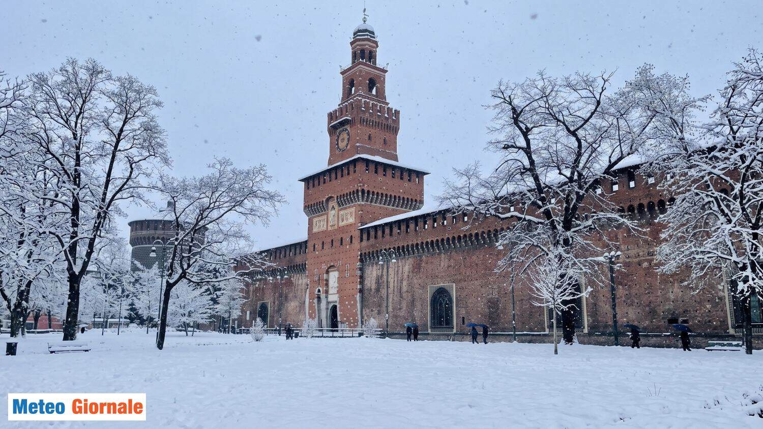 Neve in Pianura Padana sempre più rara: cosa è cambiato realmente 1 Neve a Milano che imbianca il Castello Sforzesco kj